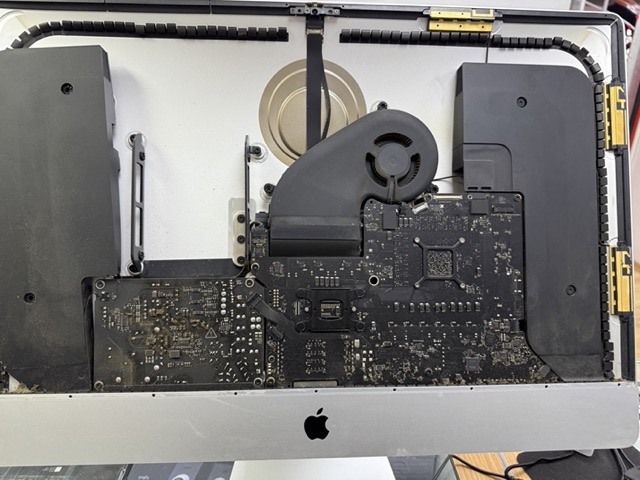 Apple A1990 EMC 3215 Model
